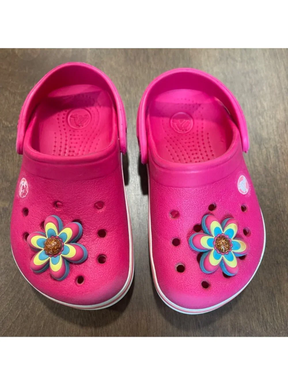 Crocs Classic Clog Toddler Girls Size 6/7 Hot Pink with Flower Charms Waterproof